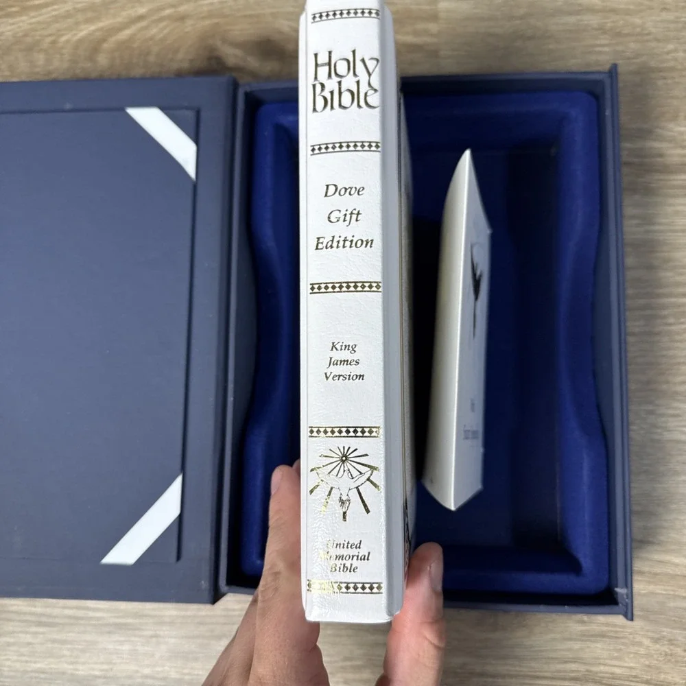 NEW HOLY BIBLE DOVE OF PEACE King James Version‎ Boxed in Original Case Gift Ed.